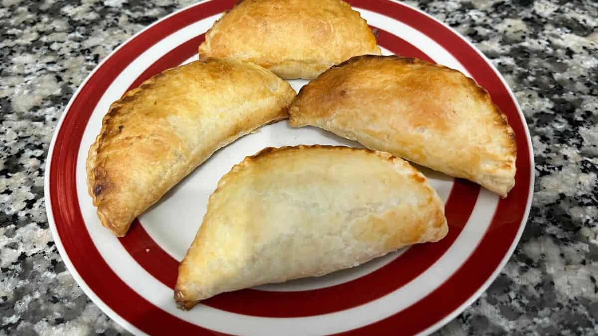 Chaussons de pommes de terre et viande hachée: Un régal familial facile à préparer