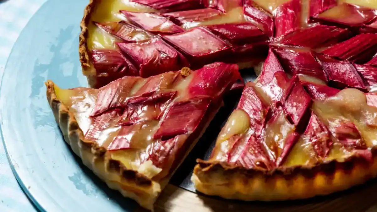 Tarte à la rhubarbe croustillante et fondante