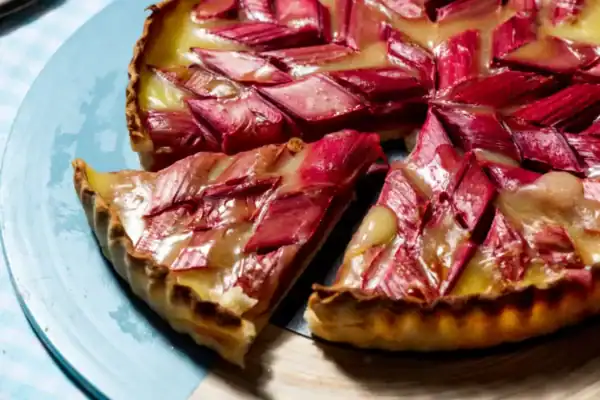 Tarte à la rhubarbe croustillante et fondante