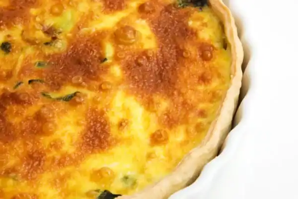 flan roquefort et poireaux au Thermomix dans son plat avec poireaux fondus